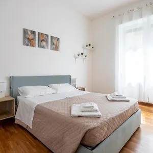 https://duomo-navigli-centralissimo-con-a-c.it-lombardy.com